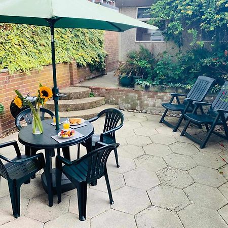 Spacious House, Free Parking & Patio Garden Farnham  Exteriér fotografie