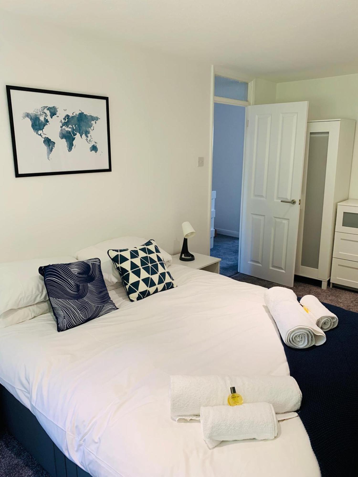 Spacious House, Free Parking & Patio Garden Farnham  Exteriér fotografie