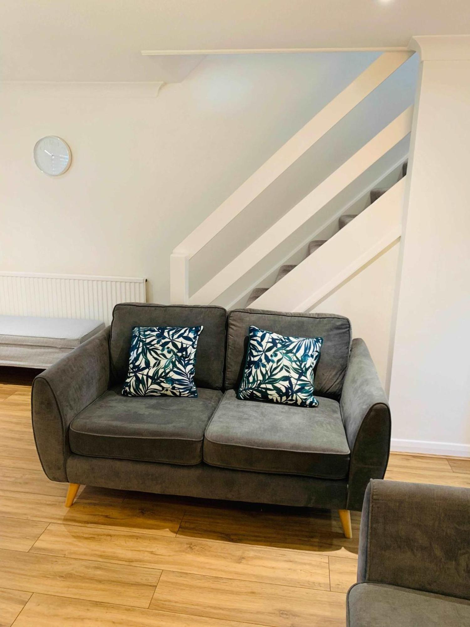 Spacious House, Free Parking & Patio Garden Farnham  Exteriér fotografie
