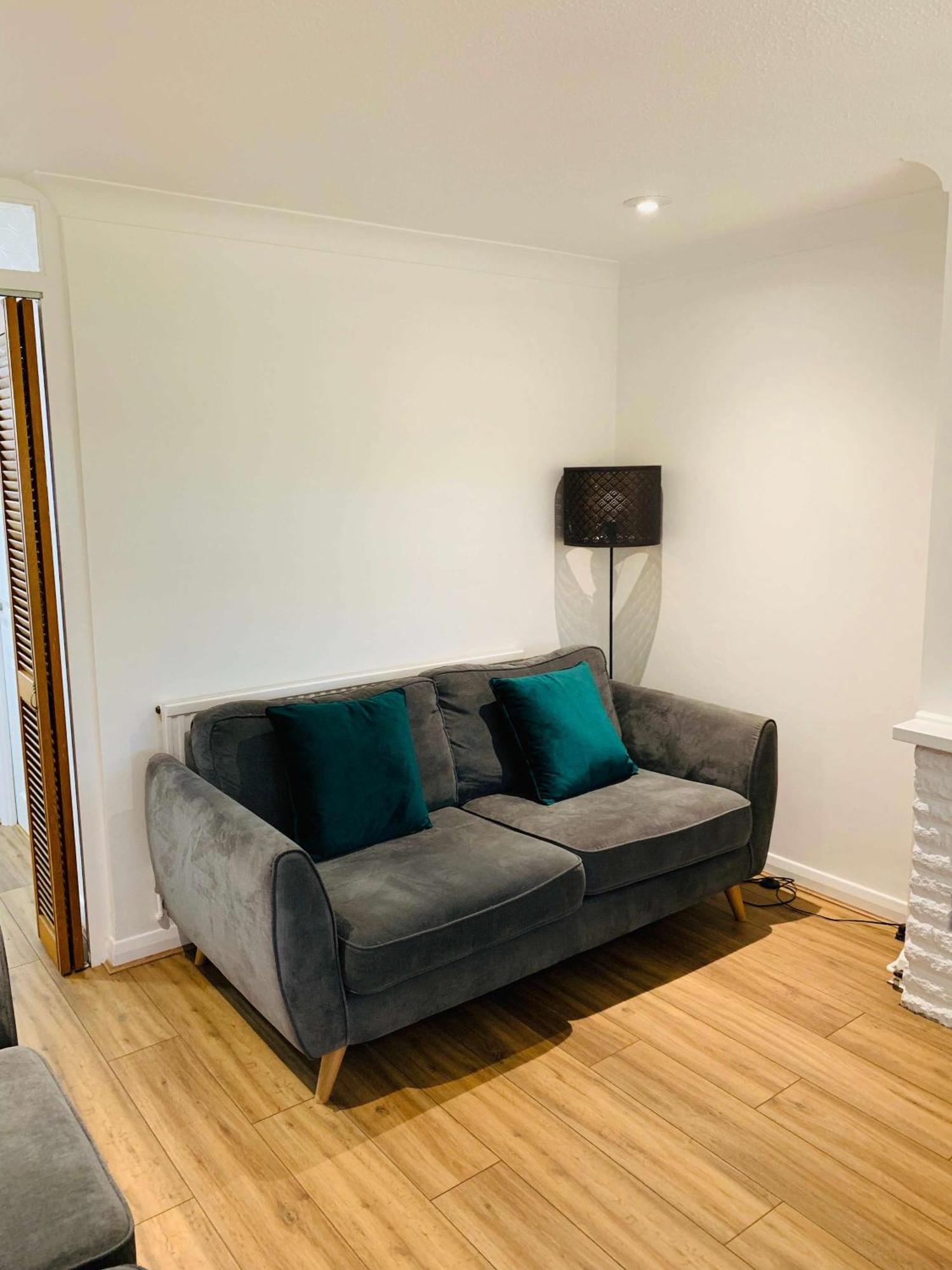 Spacious House, Free Parking & Patio Garden Farnham  Exteriér fotografie