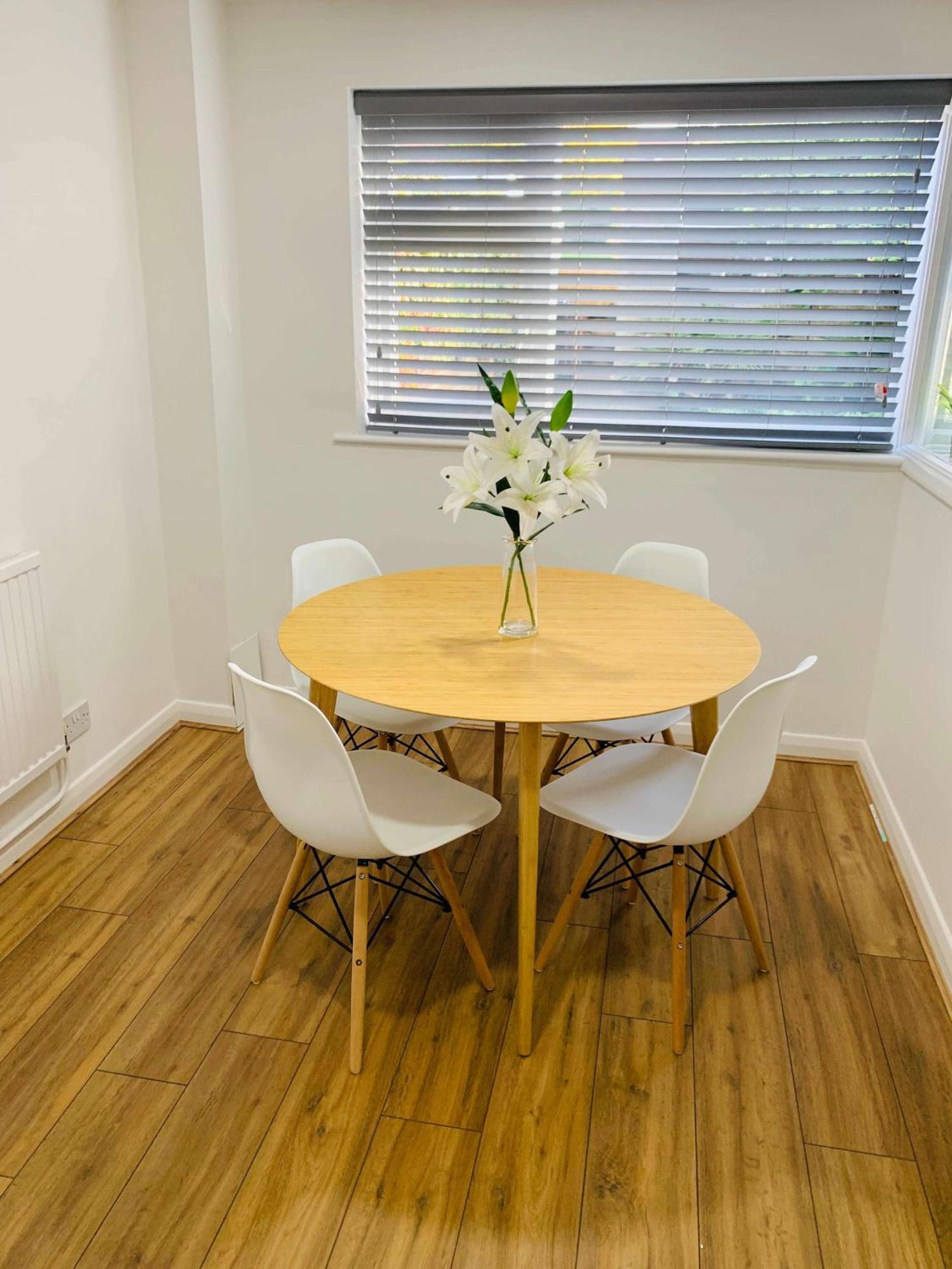 Spacious House, Free Parking & Patio Garden Farnham  Exteriér fotografie